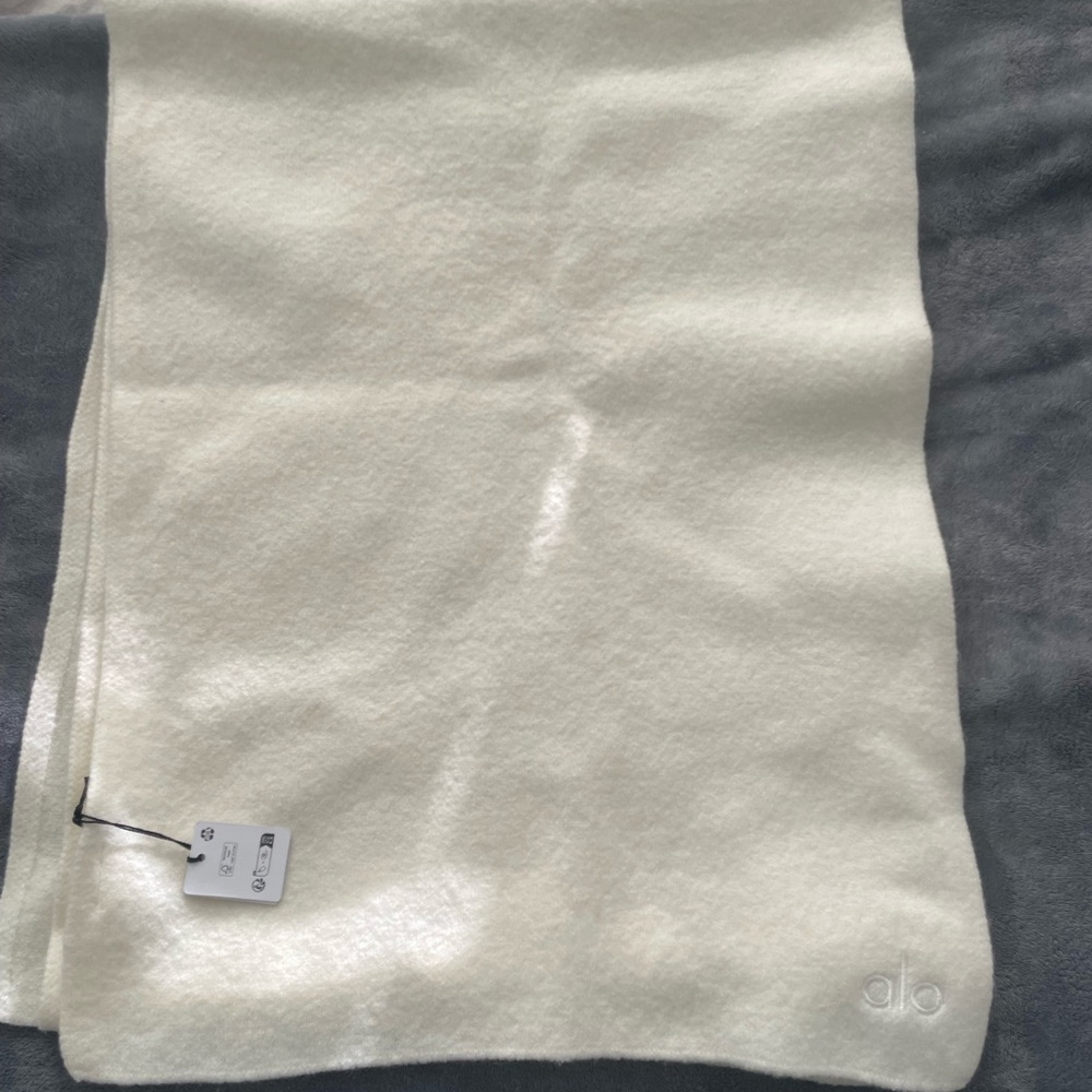 Alo Cream Blanket